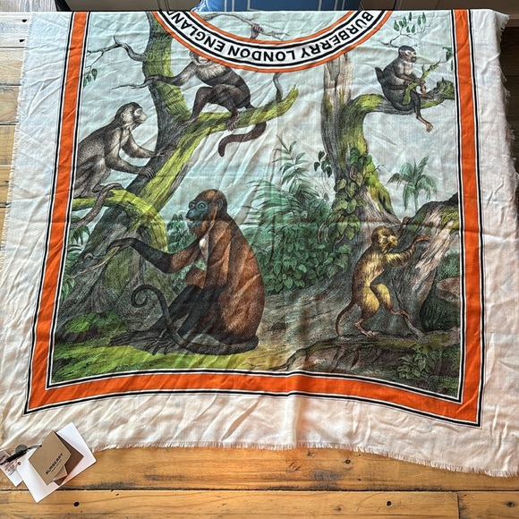 Burberry Cashmere Monkey Scarf. NWT never worn - Picture 4 of 8
